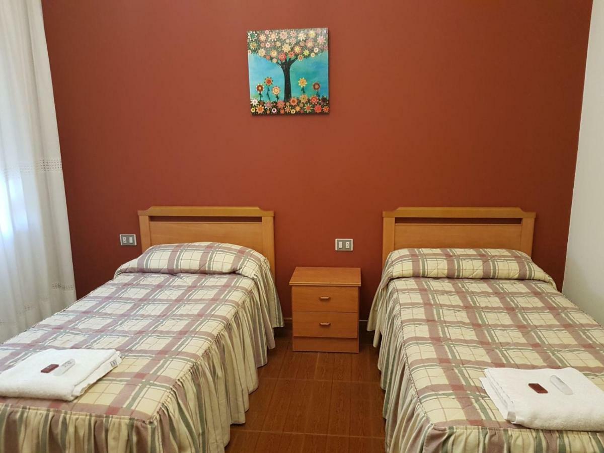 Pension Garcia Tríacastela Extérieur photo
